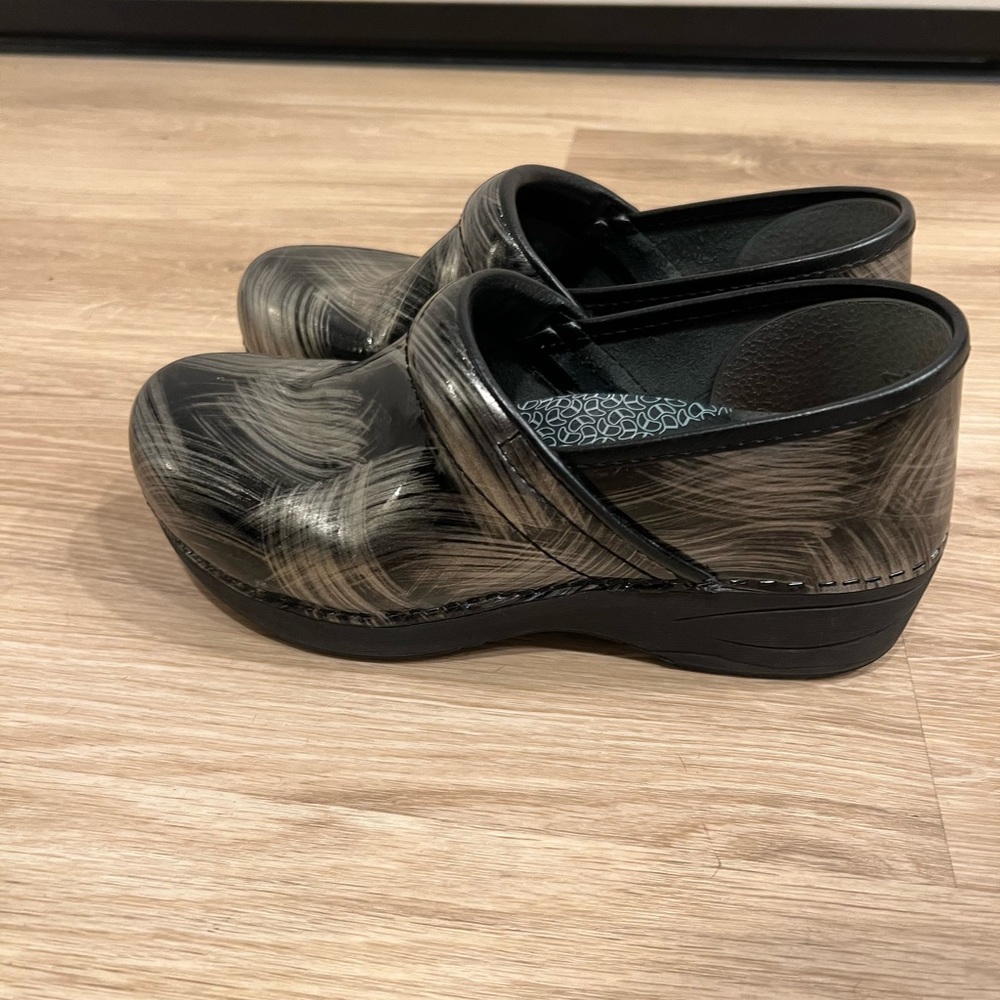 Dansko XP 2.0 nursing clogs